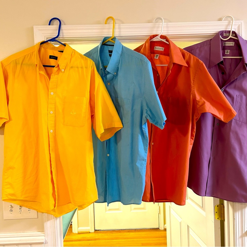 Mens dress shirts short sleeve Van Heusen. Excellent condition.Vibrant colors!